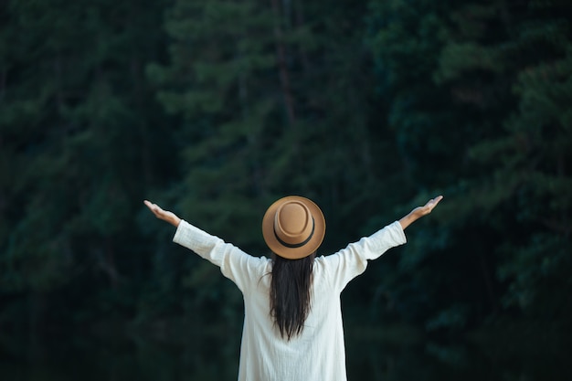 风儿流着泪会枯萎这首歌的歌名什么？